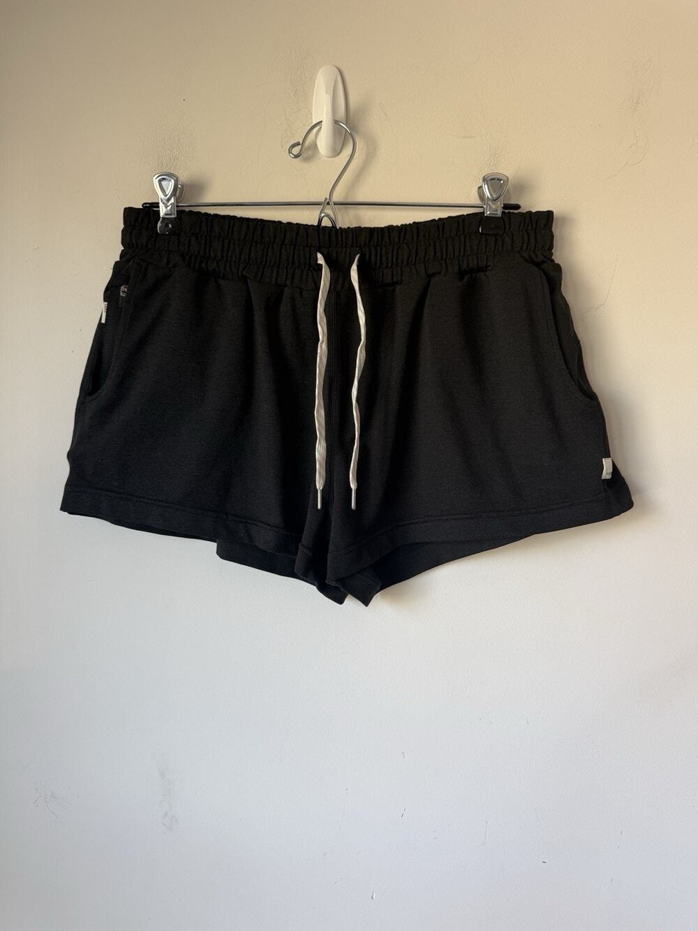 Vuori Halo Performance Shorts Activewear Athletic Running Women's M Black VW339